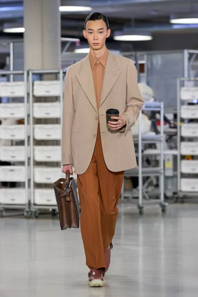 Look 19